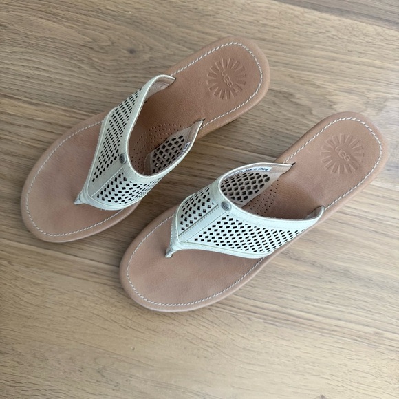 🤎 UGG Cream Tan Leather Wedge Sandals
Size 7 - Picture 2 of 7